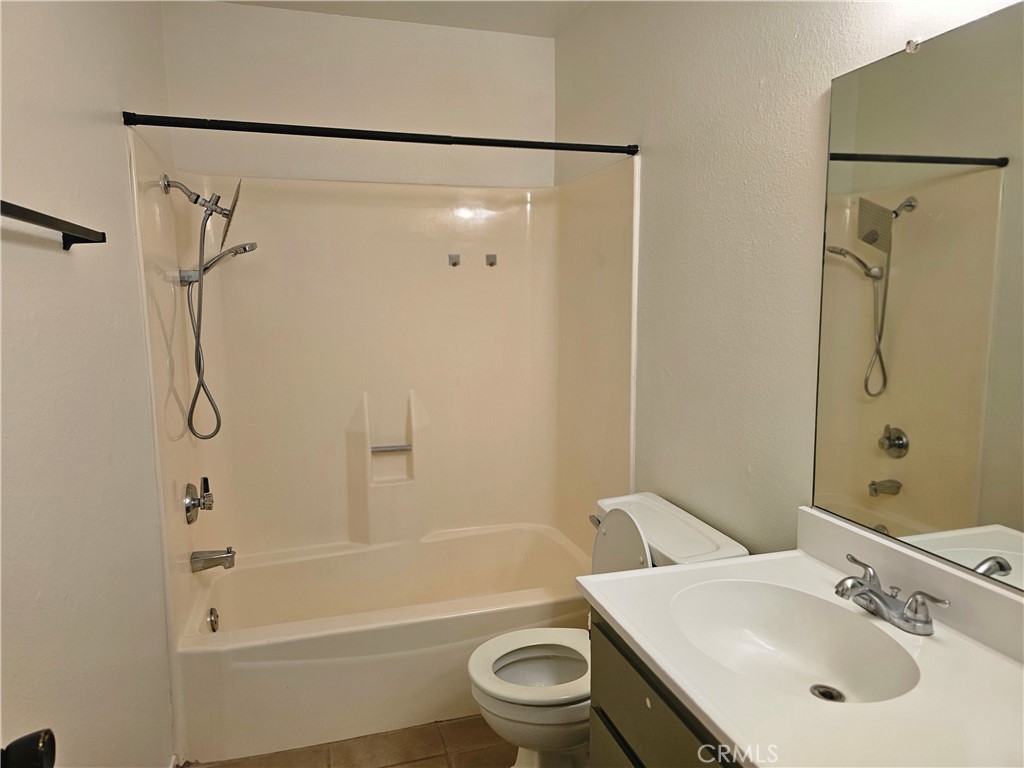 8732 Lomita C