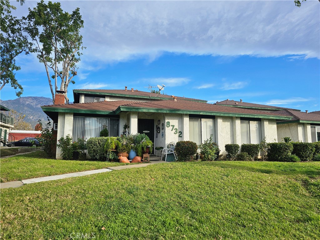 8732 Lomita C