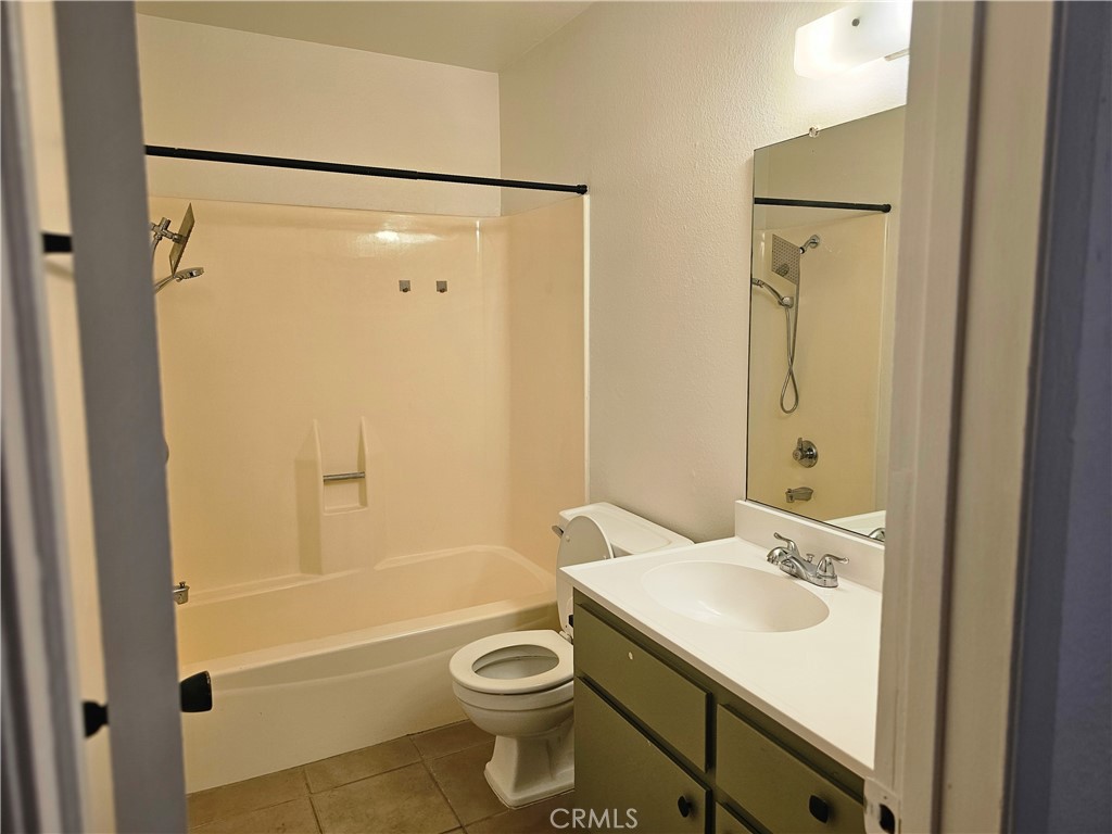 8732 Lomita C