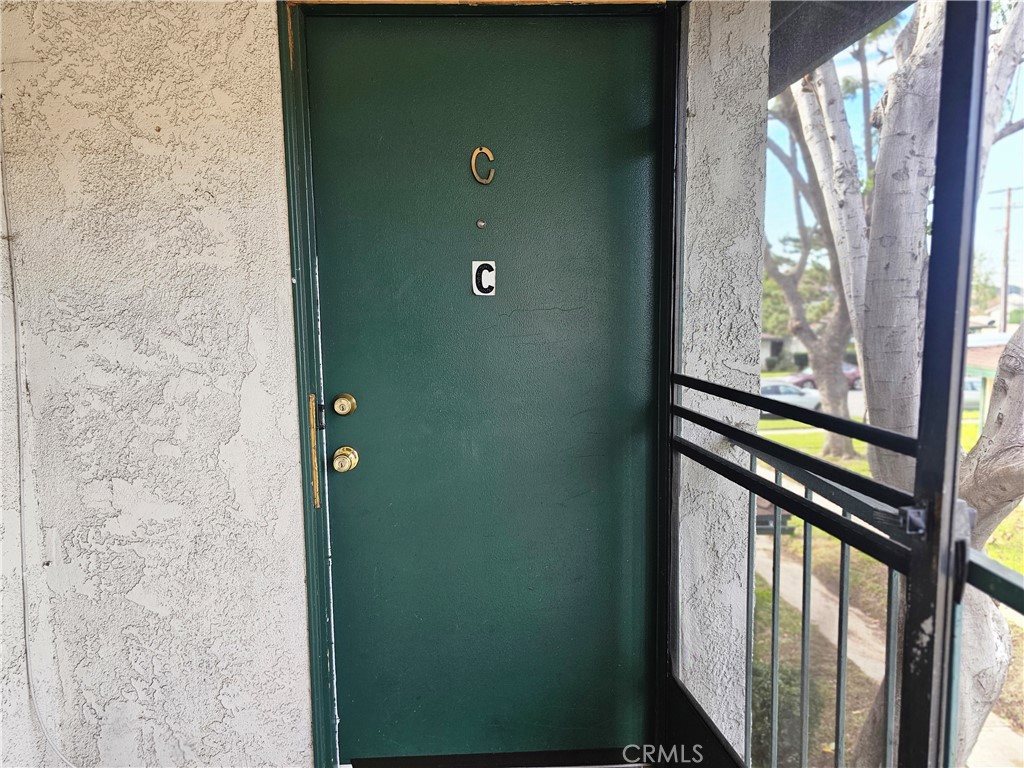 8732 Lomita C
