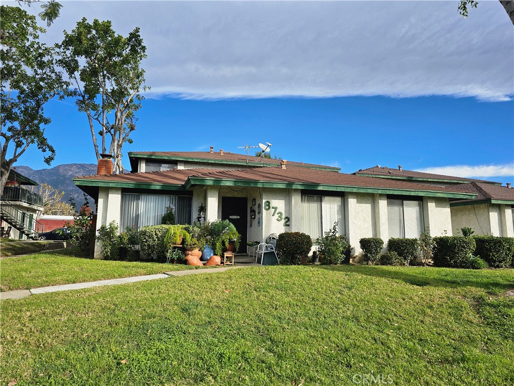 8732 Lomita C