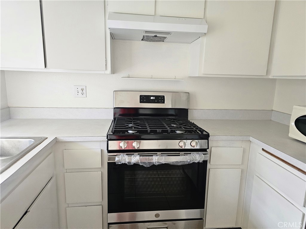 8732 Lomita C