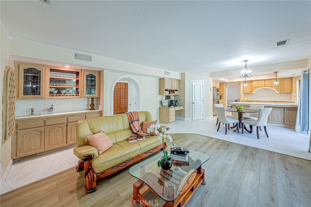 1737 Gainsborough Road
