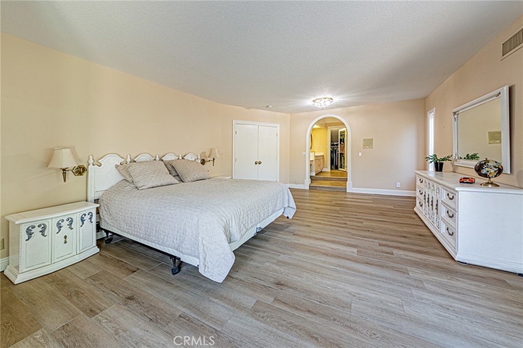 1737 Gainsborough Road