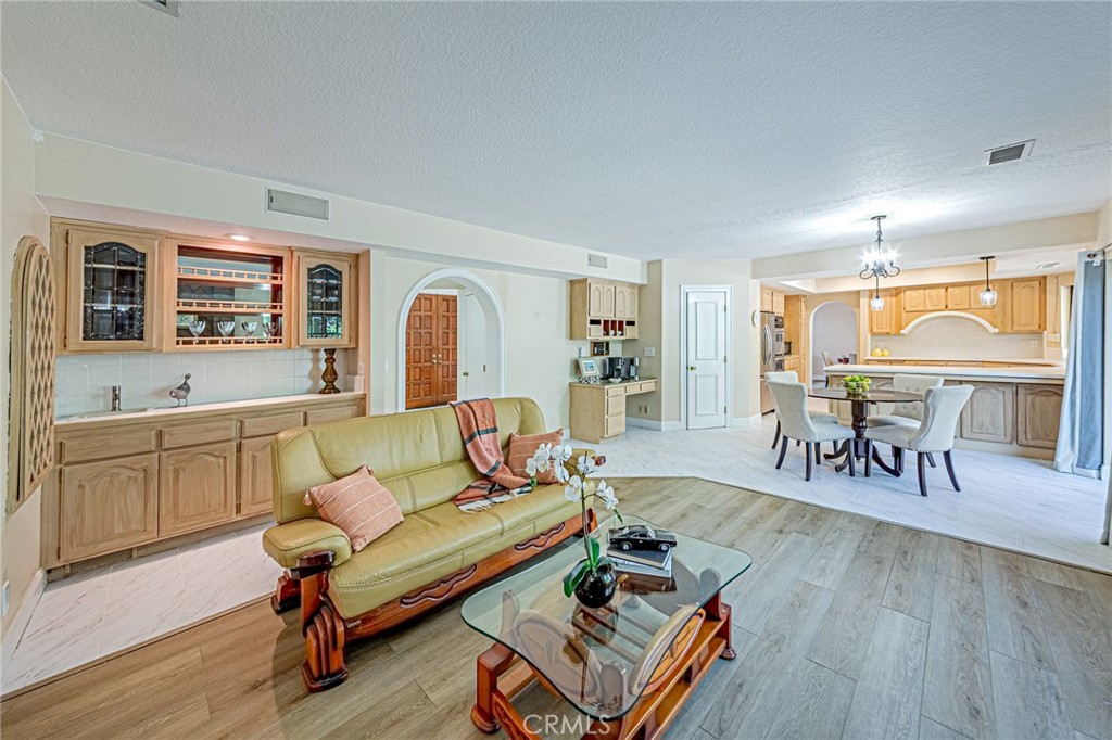 1737 Gainsborough Road