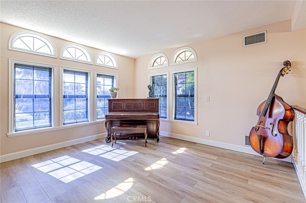 1737 Gainsborough Road