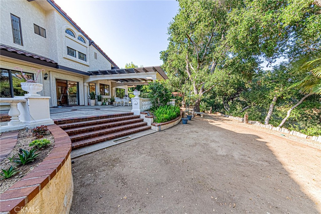 1737 Gainsborough Road