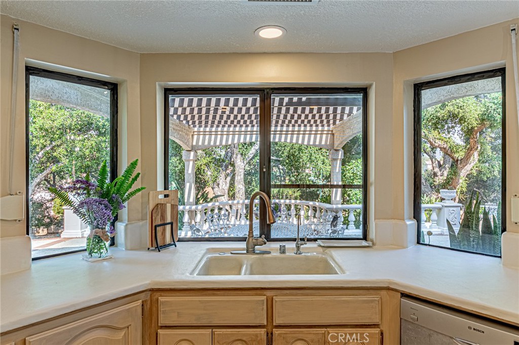 1737 Gainsborough Road