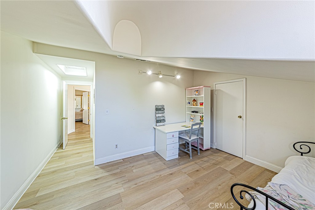 1737 Gainsborough Road
