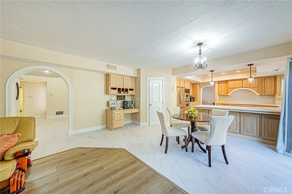 1737 Gainsborough Road