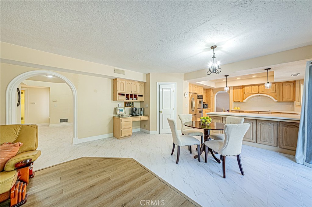 1737 Gainsborough Road
