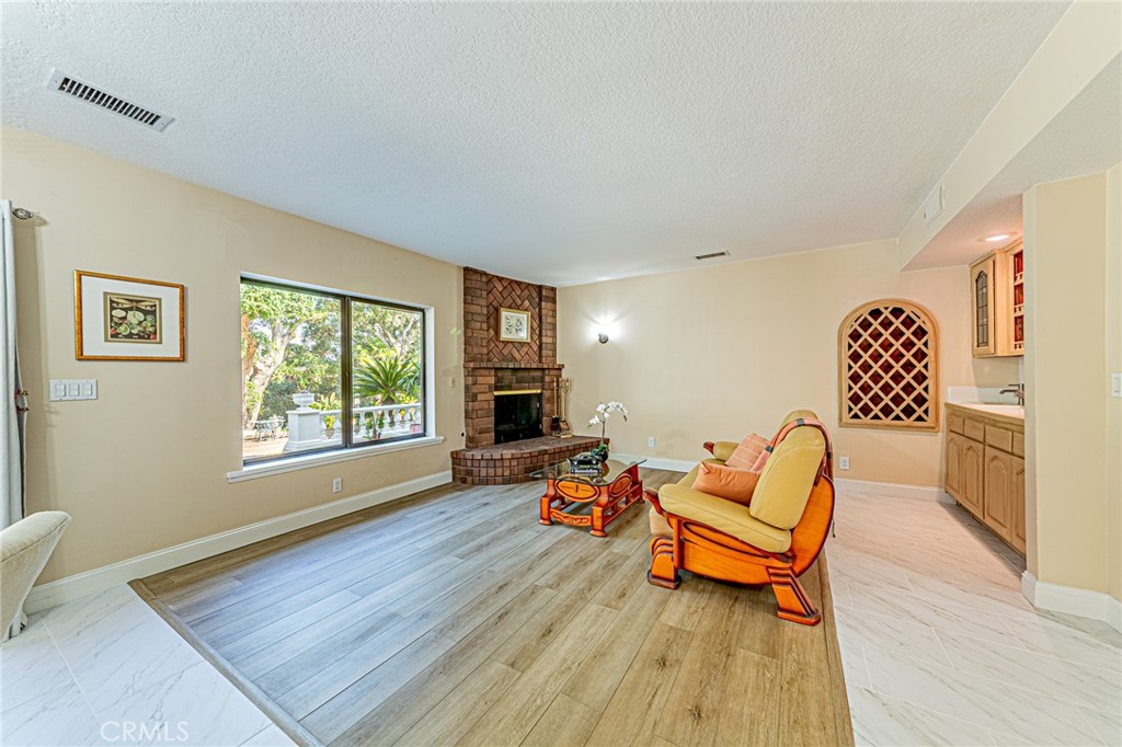 1737 Gainsborough Road