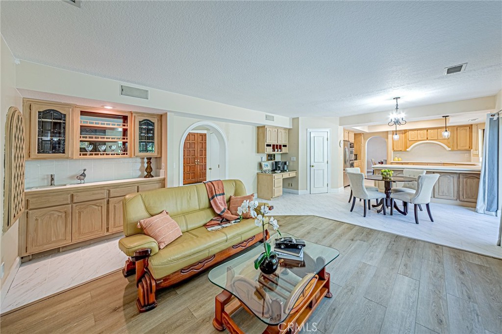 1737 Gainsborough Road