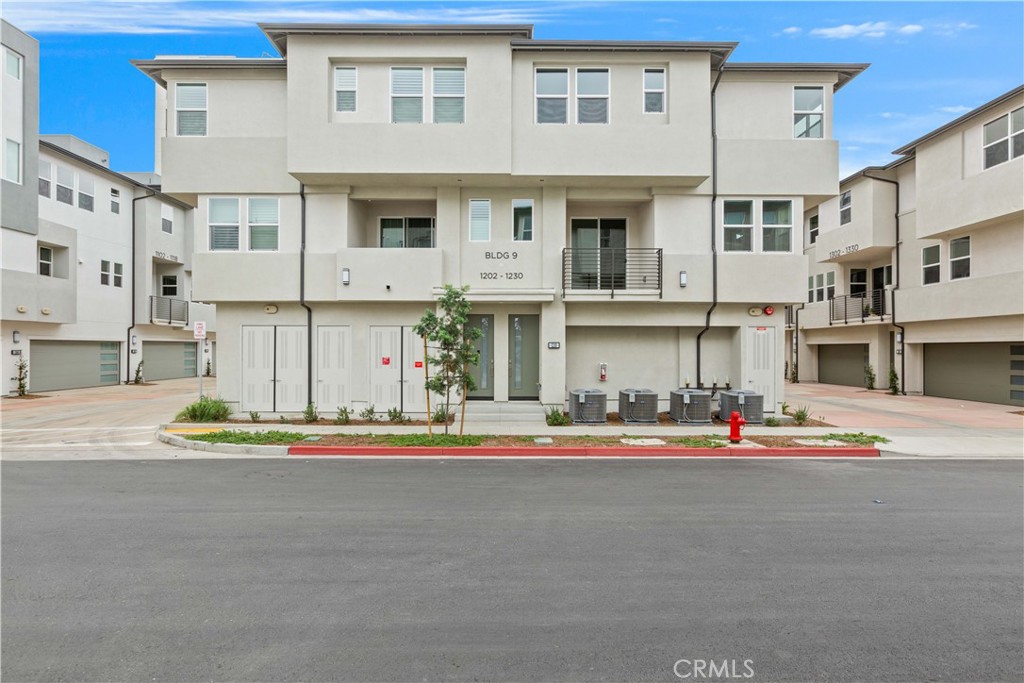 1218 W Cara Dr