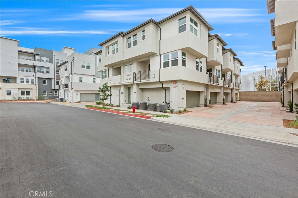 1218 W Cara Dr