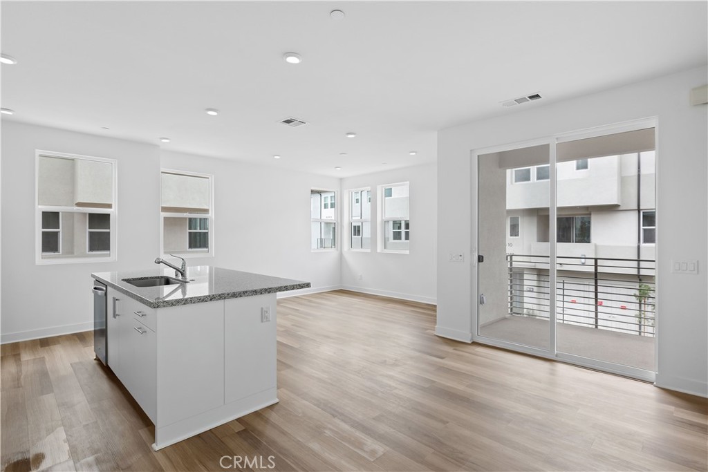 1218 W Cara Dr