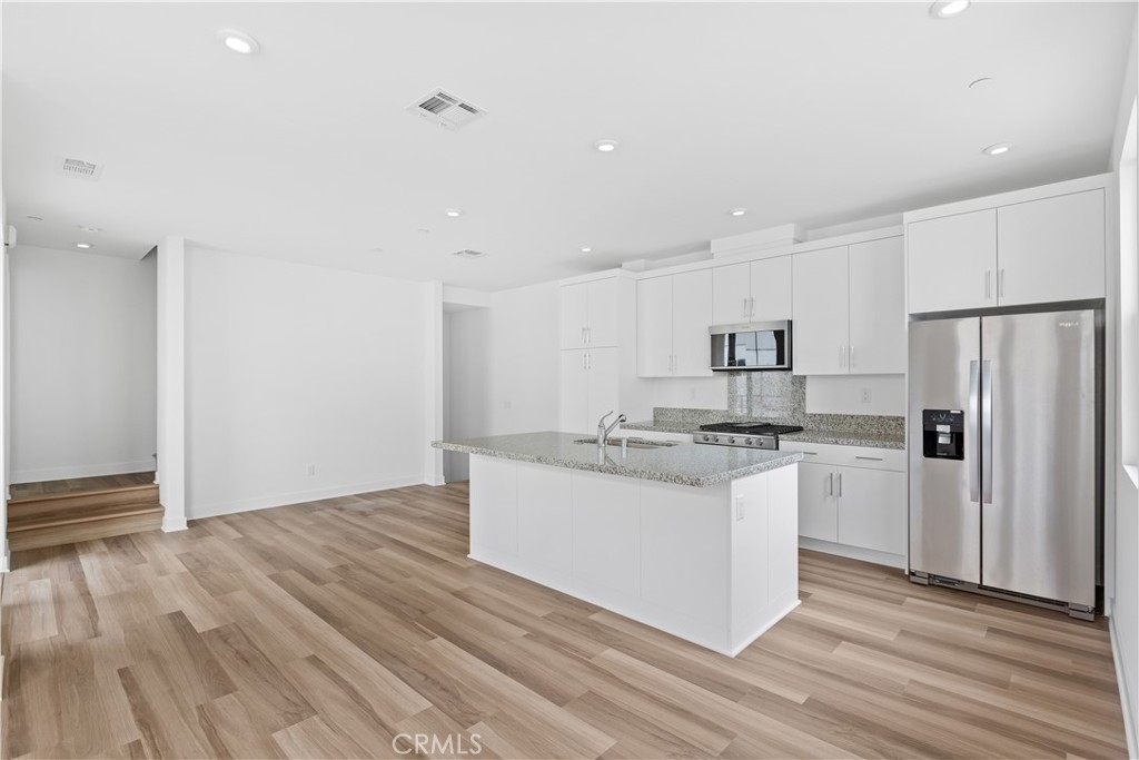 1218 W Cara Dr