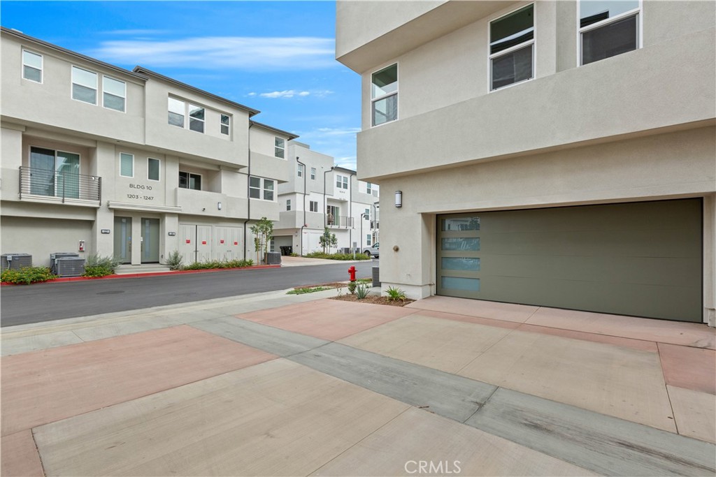 1218 W Cara Dr