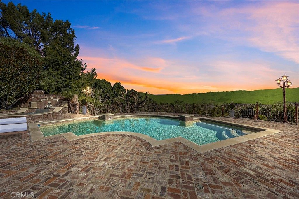 2112 Indian Creek Road