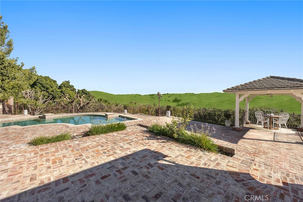 2112 Indian Creek Road