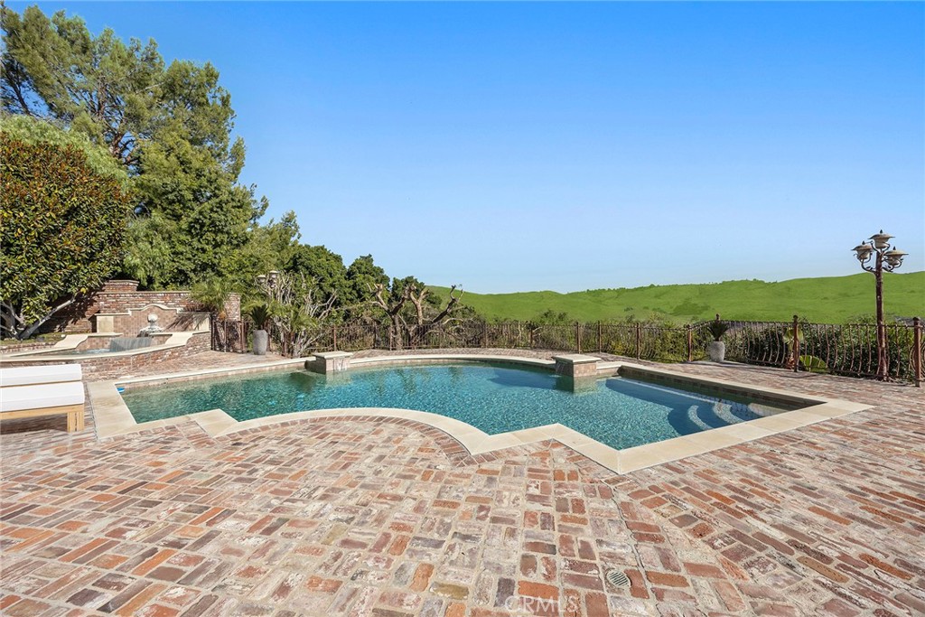 2112 Indian Creek Road