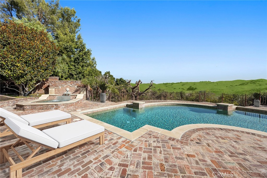 2112 Indian Creek Road