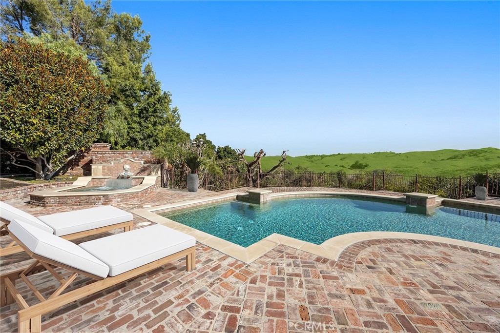 2112 Indian Creek Road