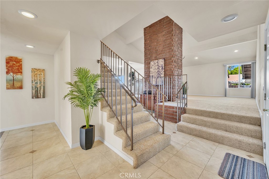 525 Via Codo