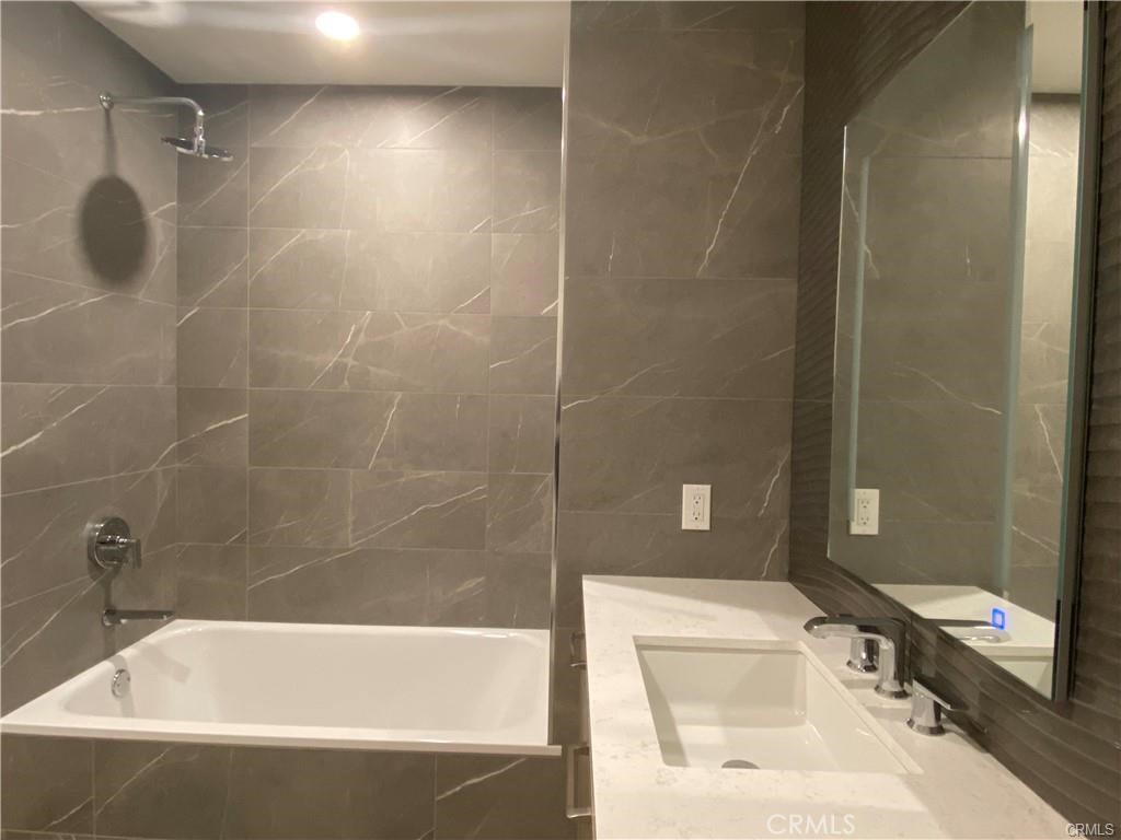 400 S Broadway 1704