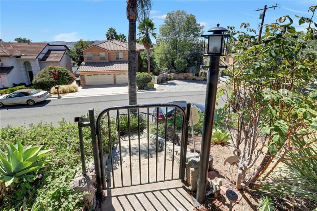 1243 Loma Vista Street