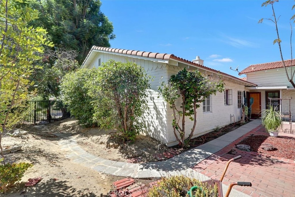 1243 Loma Vista Street