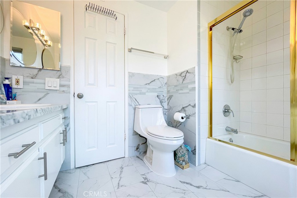 19136 Castlebay Lane