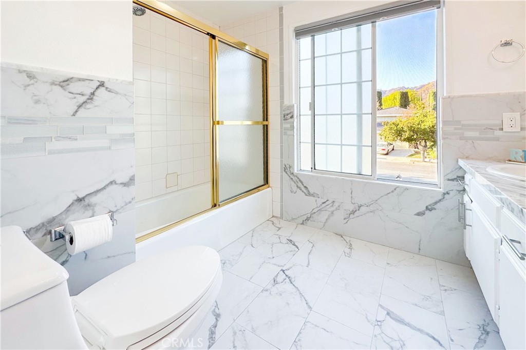19136 Castlebay Lane