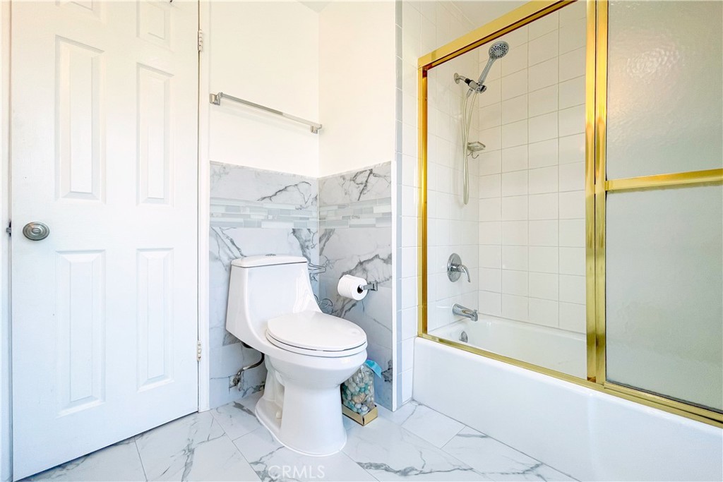 19136 Castlebay Lane