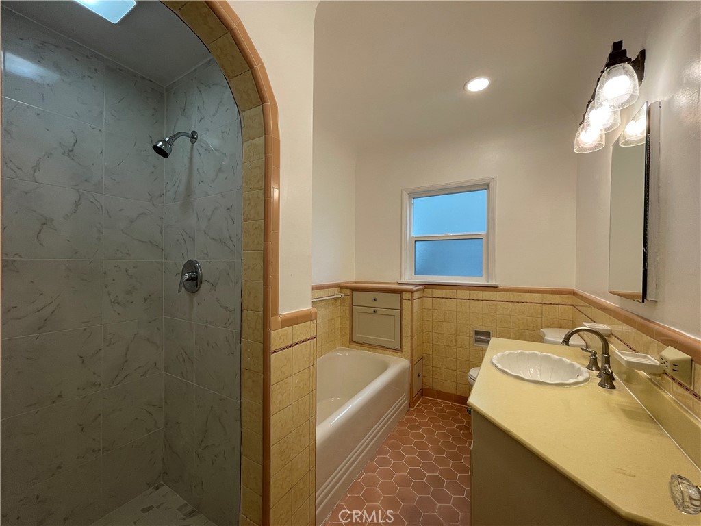 1016 Vineyard Drive