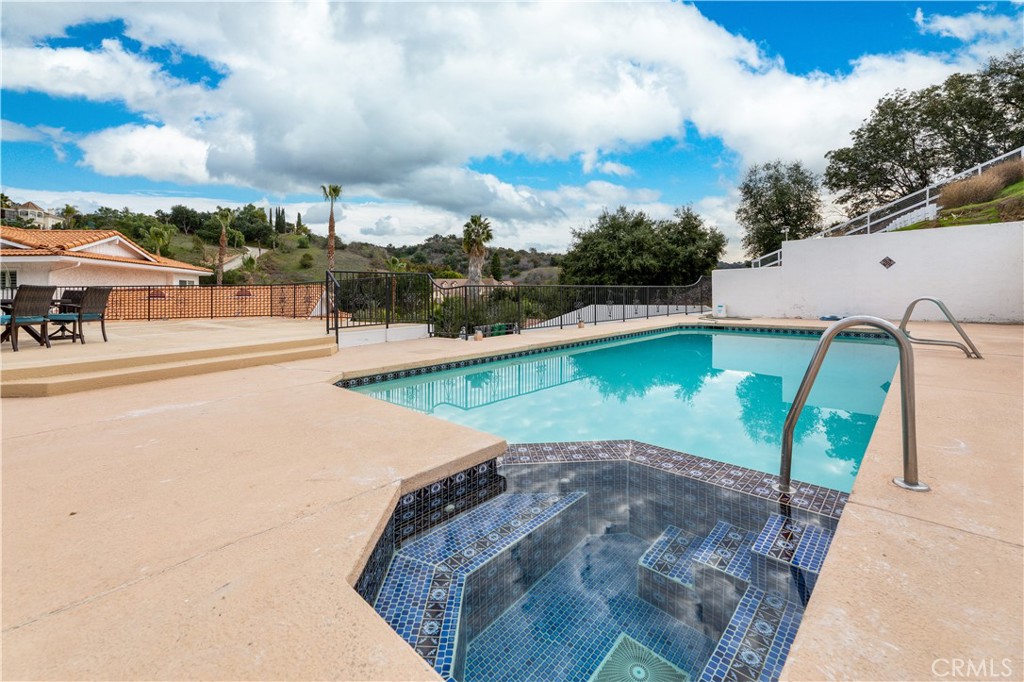 2645 Clear Creek