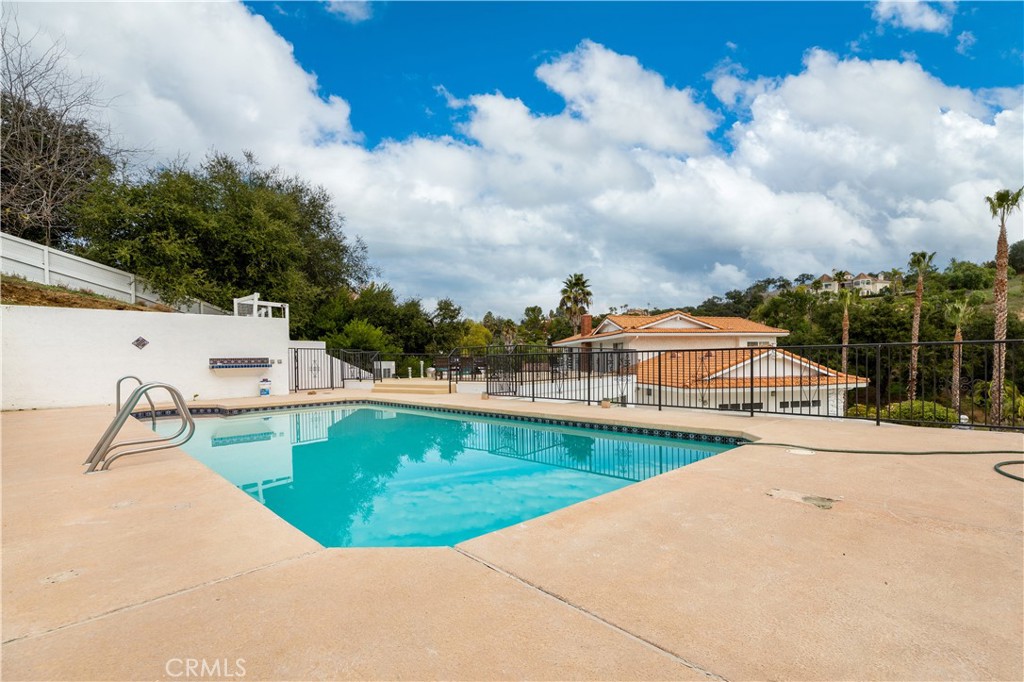 2645 Clear Creek