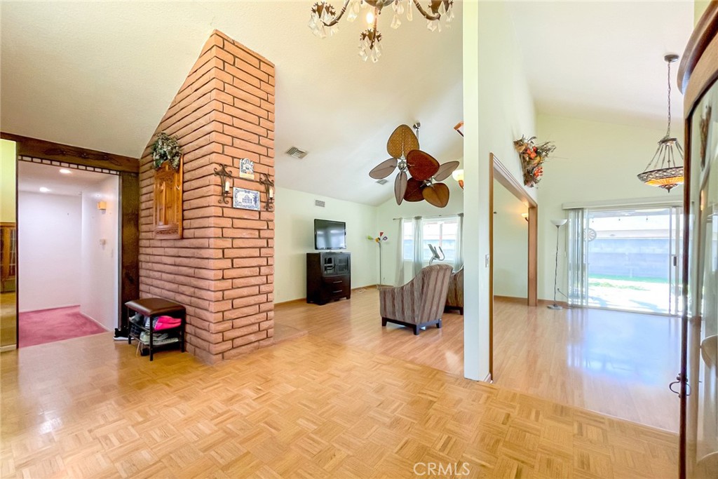 2816 E Valley View Avenue