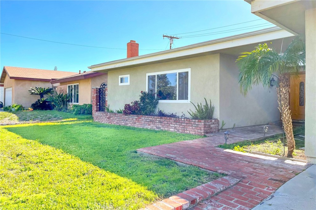 2816 E Valley View Avenue
