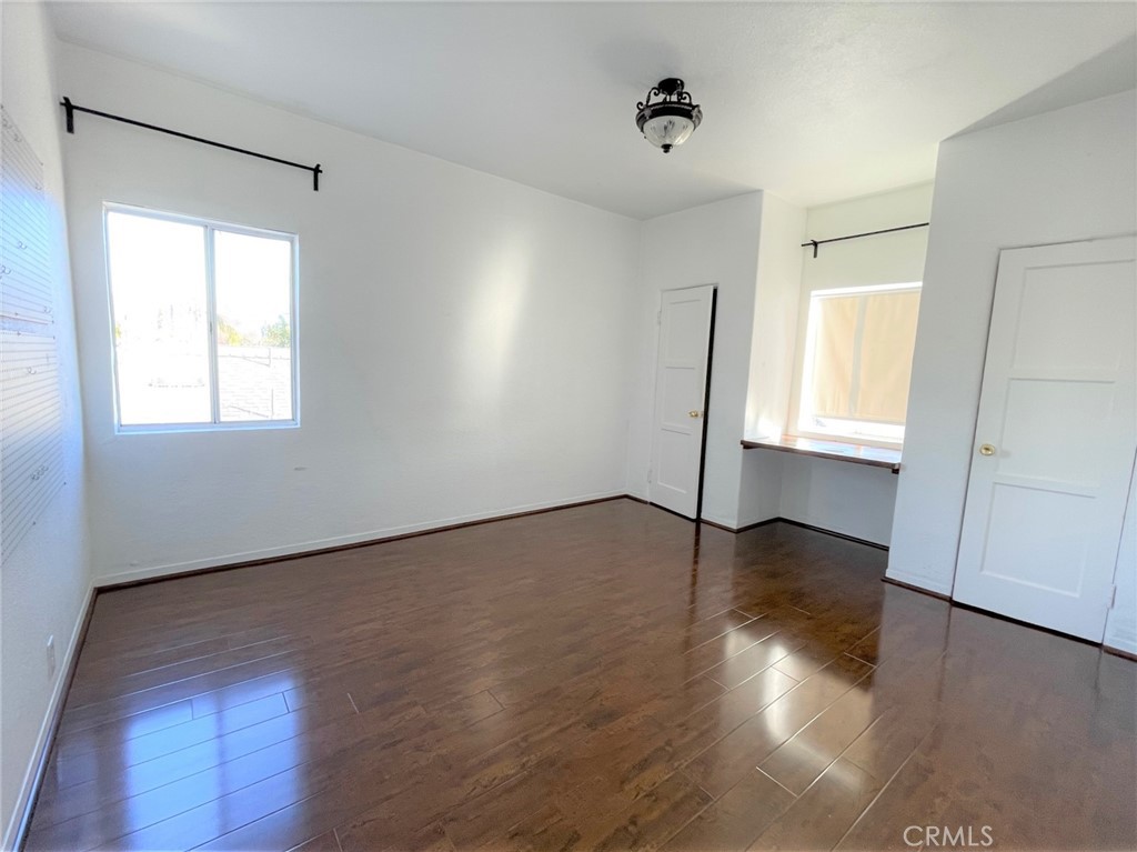 22 1/2 N Bushnell Avenue