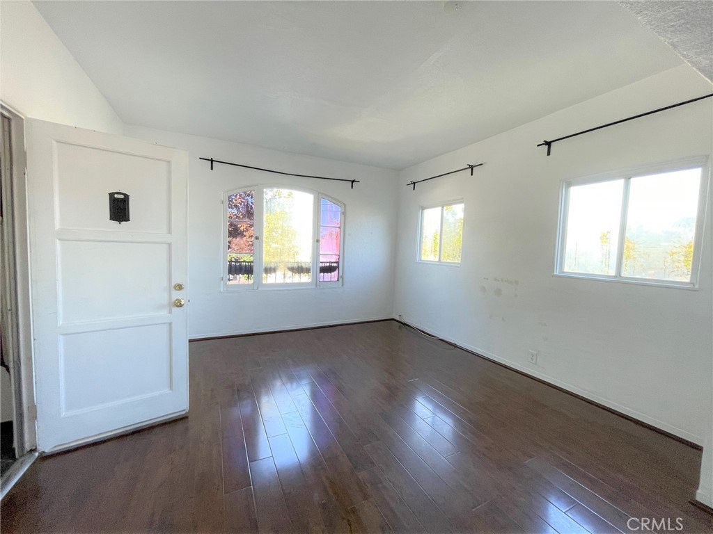 22 1/2 N Bushnell Avenue