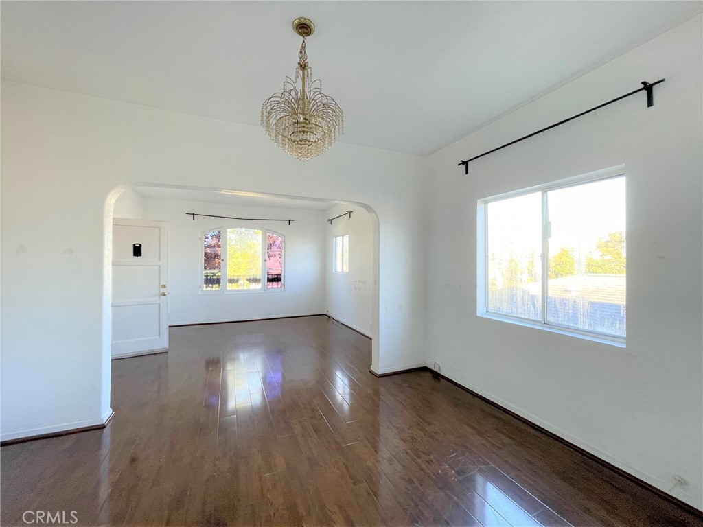 22 1/2 N Bushnell Avenue
