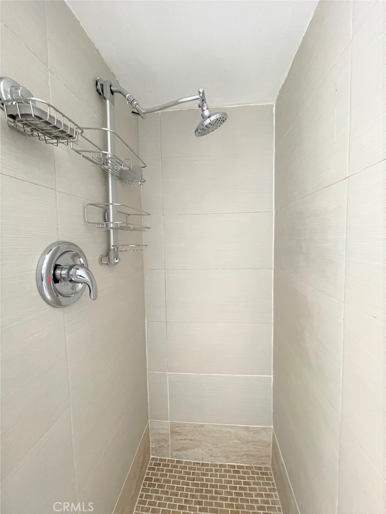 22 1/2 N Bushnell Avenue