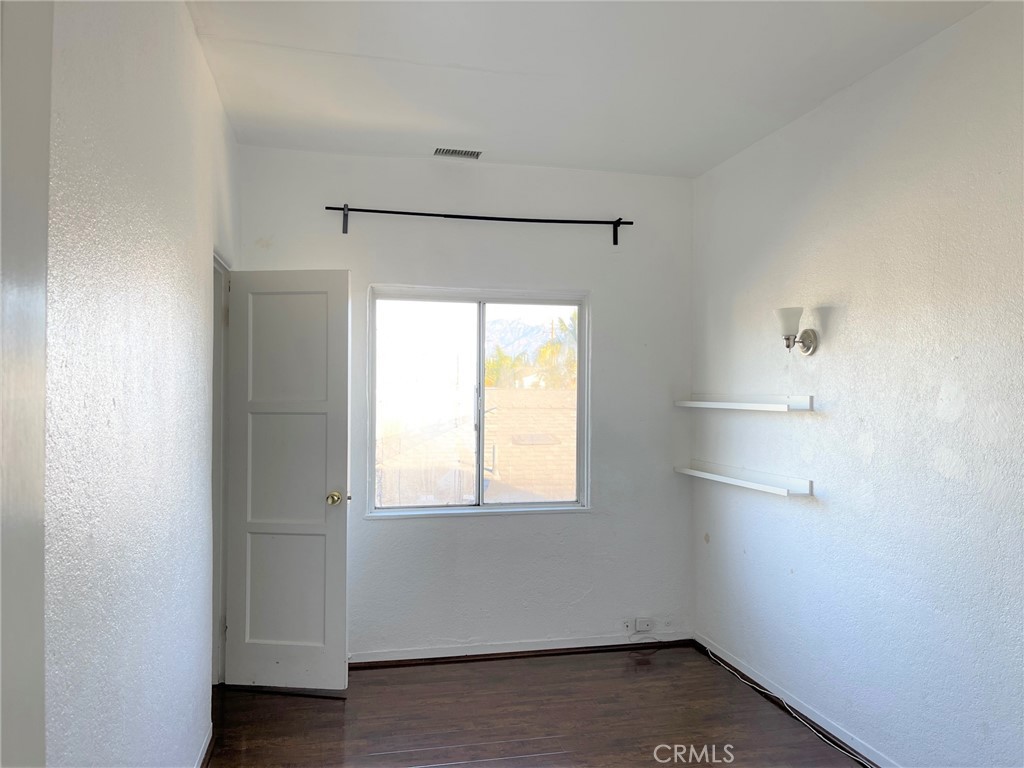 22 1/2 N Bushnell Avenue