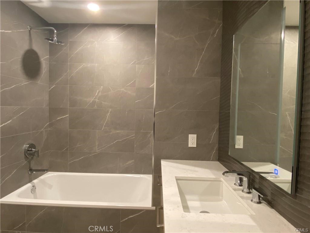 400 S Broadway 2304