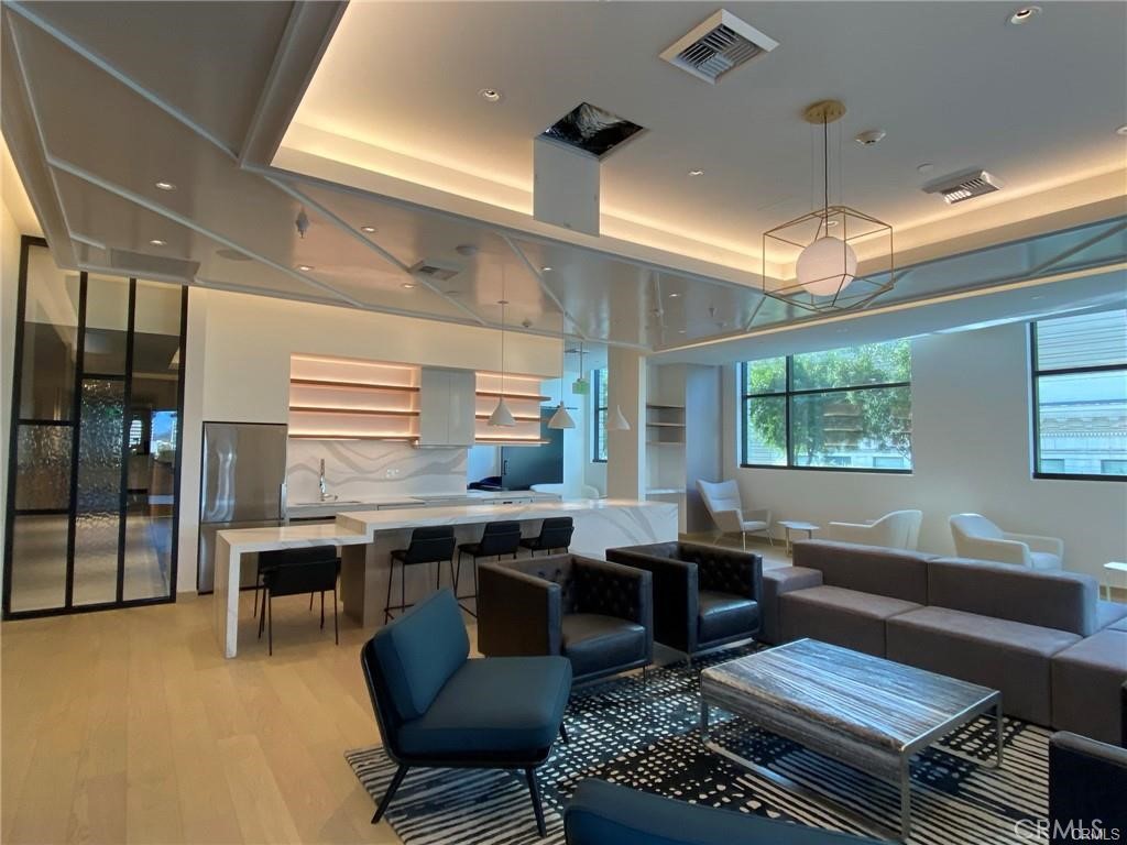 400 S Broadway 2304