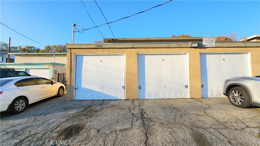 1366 W Arrow
