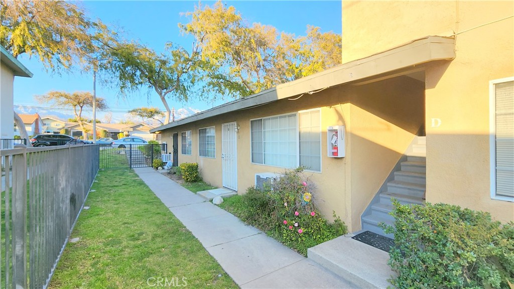 1366 W Arrow