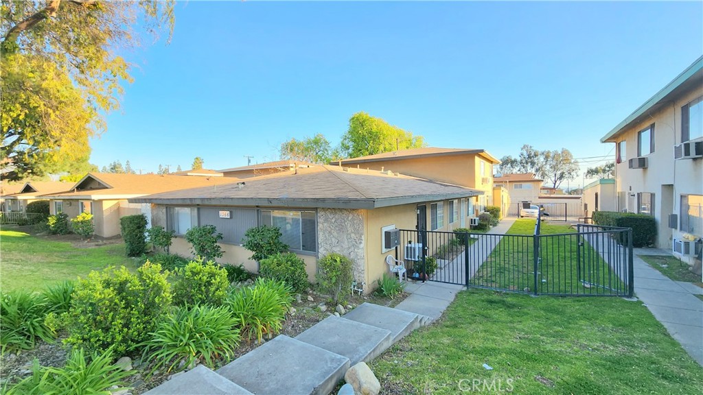 1366 W Arrow