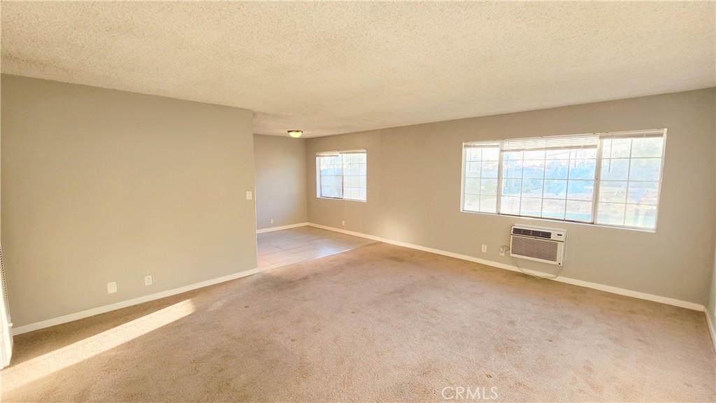 1366 W Arrow